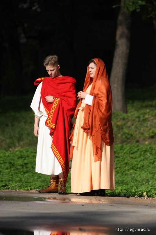 Молодожены на обряде римской свадьбы, античный