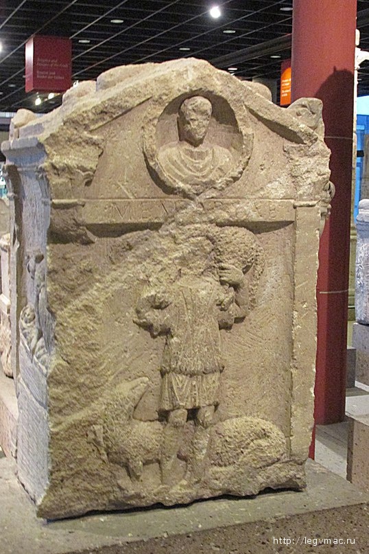 Римское надгробие с добрым пастырем.
3 в. н.э.