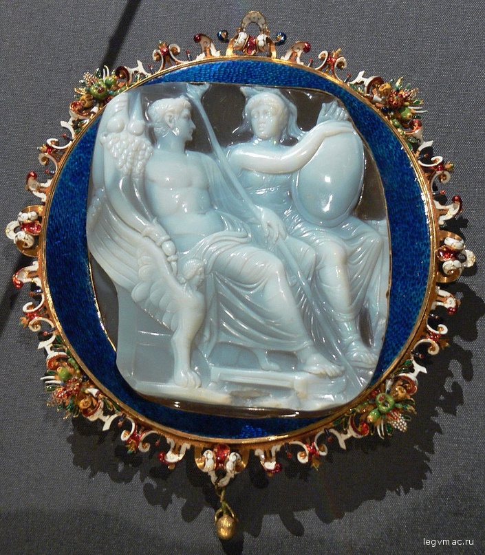 Камея с изображением Калигулы и олицетворённого Рима. Художественно-исторический музей в Вене, Австрия