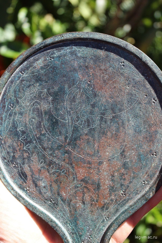 Этрусское зеркало, бронза, IV-V век до нашей эры. Посейдон верхом на лошади.