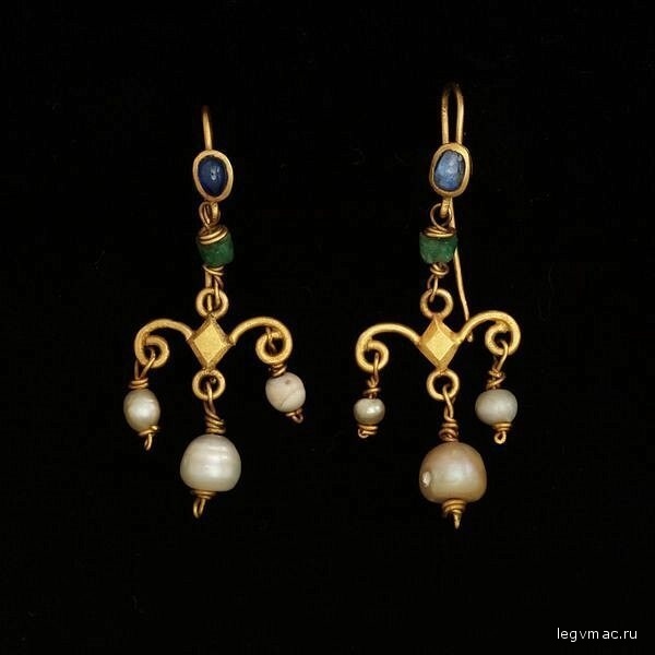 Ancient Roman gold earrings set with sapphires and hung with emeralds and pearls. 1st-4th century AD. Victoria and Albert Museum