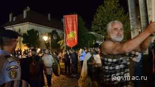 Факельное шествие в конце второго дня фестиваля в Румынии