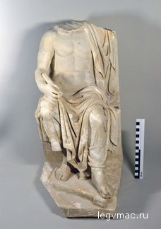 Мраморная статуэтка Юпитера, из бани, выставленной в 2017 году (MAP, S. Holzem)
