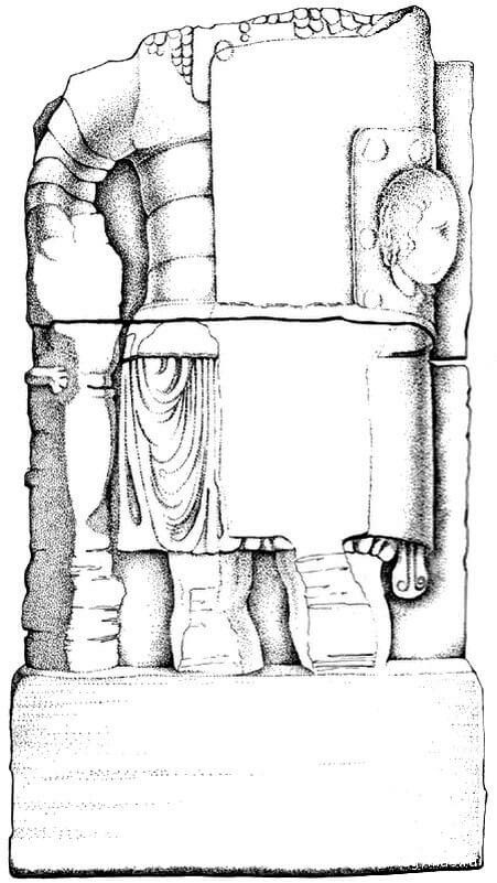 Памятник из Альба-Юлия на территории современной Румынии изображает римского солдата, облачённого в панцирь. Датировка изображения затруднена из-за отсутствия контекста находки, но большинство исследователей сходится на второй половине II или даже начале III века н.э.