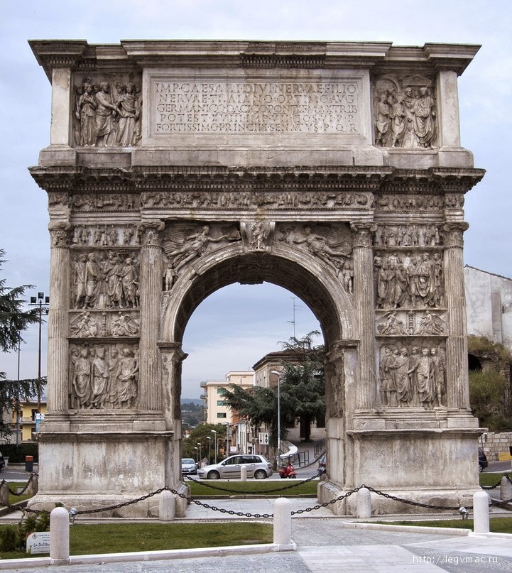 Арка Траяна.
114—117 гг.
Беневенто, Арка Траяна.