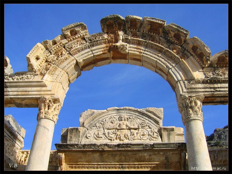 Храм Адриана.
117—138 гг.
Эфес.