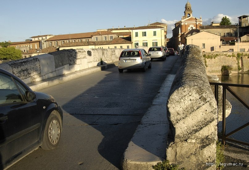 Мост Тиберия через реку Мареккья (Аримин).
14—21 гг. н. э.
Римини.