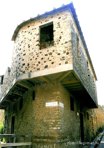 Двухэтажное здание Лупанария в Помпеях