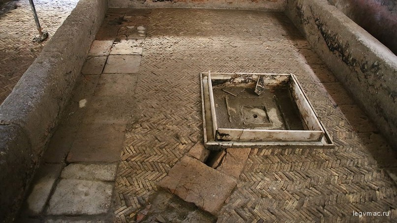 Внутренний двор (перистиль) римской городской виллы II века, найденные при строительстве станции Амба Арадам. Фото: Soprintendenza Speciale di Roma