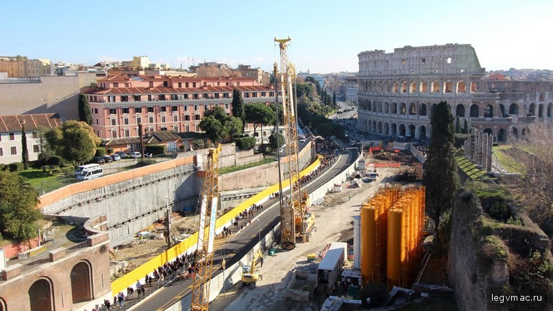 Строительство соседней с Амба Арадам станции Фори Империали близ Колизея. Фото: Metrocspa