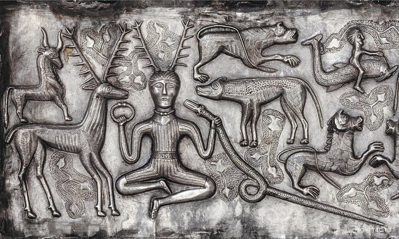 Изображение с котла из Гундеструпа
Пластина A: Кернунн, окружённый животными.