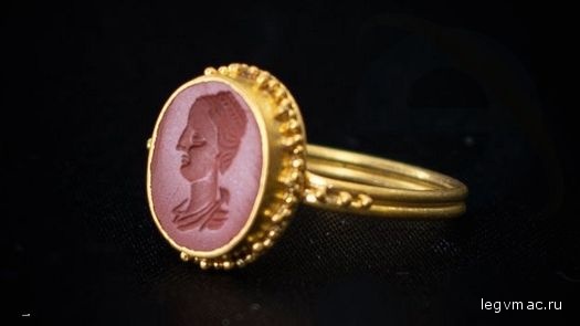 Уникальная коллекция древних колец выставлена на аукционе.