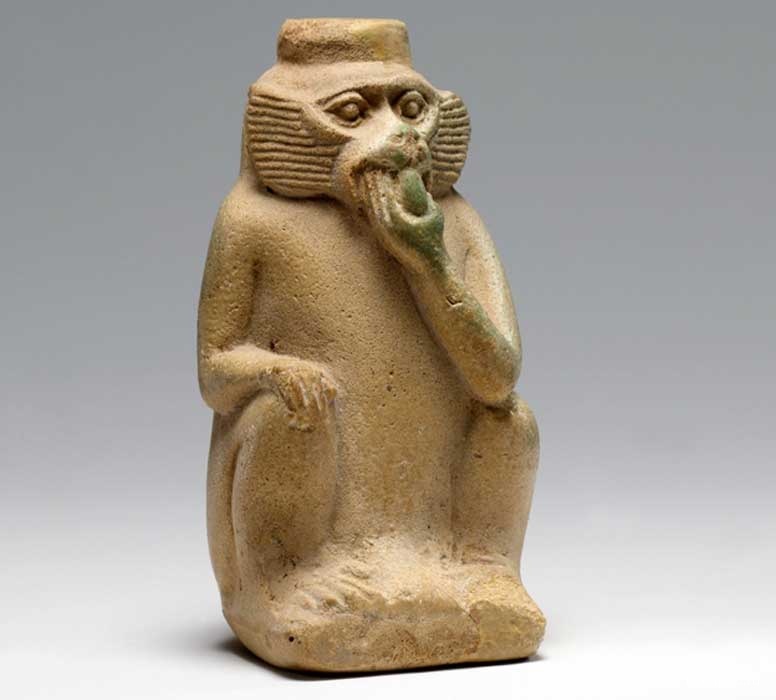 Флакон для духов в виде обезьяны, поедающей яблоко. 18-я династия. Метрополитен-музей, Нью-Йорк