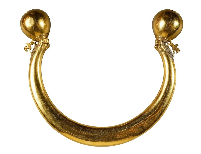Closely associated with Celtic style, this torque (neck ring) is decorated with two winged horses.
PHOTOGRAPH BY AGE FOTOSTOCK