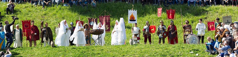 Весталки проводят обряд огня.
Праздник по случаю дня рождения Вечного города, Рим, Италия