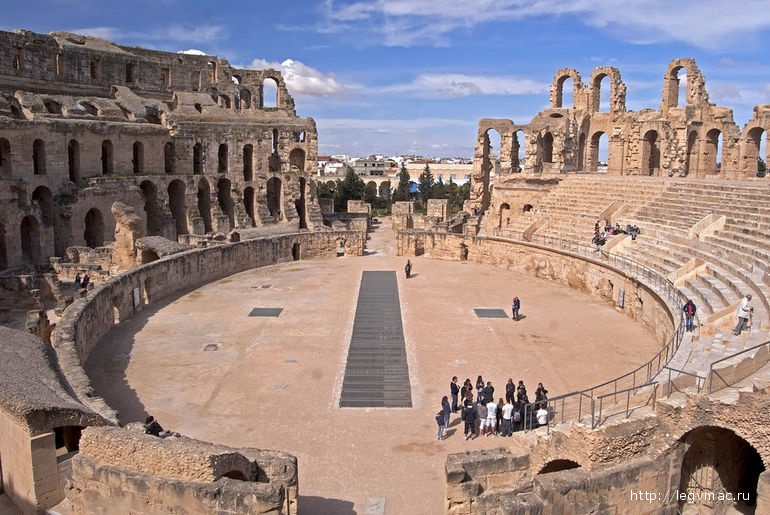 Римский амфитеатр в городе Эль-Джеме, Тунис