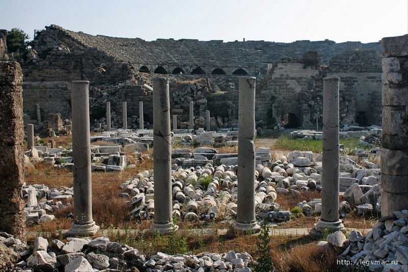 Римский амфитеатр в городе Сиде, Турция