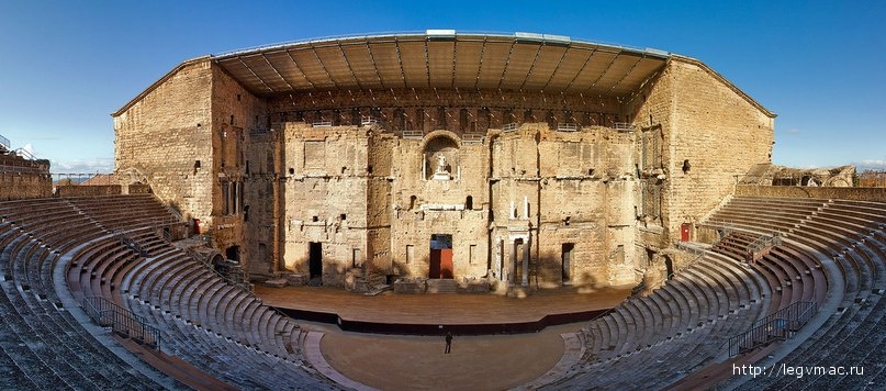 Римский амфитеатр в городе Оранж, Франция
