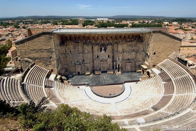 Римский амфитеатр в городе Оранж, Франция
