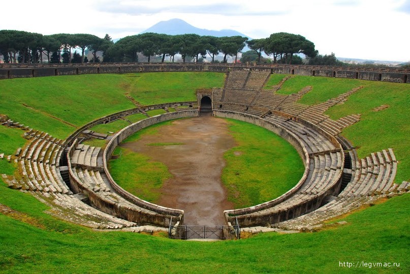 Римский амфитеатр в городе Помпеи, Италия