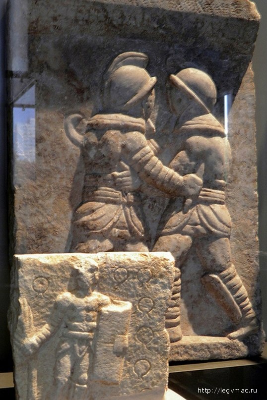 Римские рельефы, изображающие провокатора