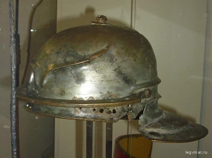 гибрид двух типов шлемов "Weisenau" и "Hagenau"