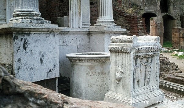 Рим. Источник Ютурны, близ храма Весты