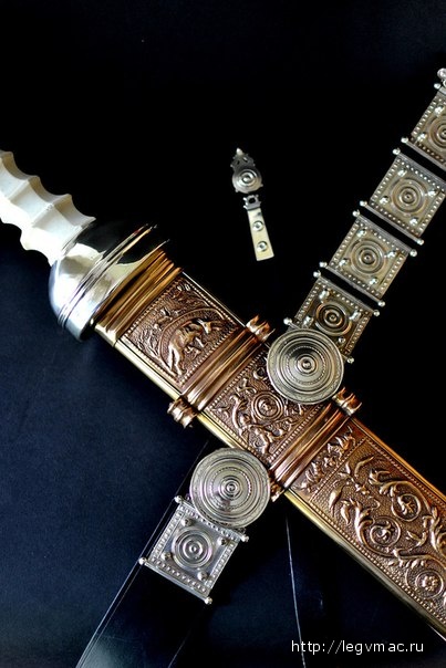 В 2015 году по заказу Royal Ontario Museum реконструктор Jeffrey Hildebrandt воссоздал меч и пояс 