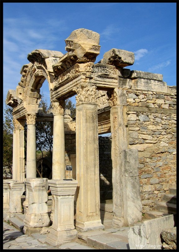 Храм Адриана.
117—138 гг.
Эфес.
