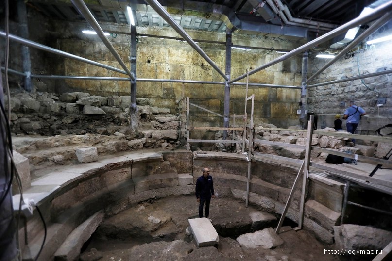 Археологи откопали в Иерусалиме древний римский театр