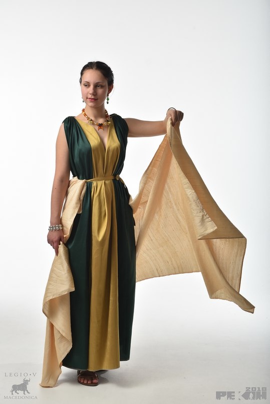 Roman ancient clothing (woman dress)