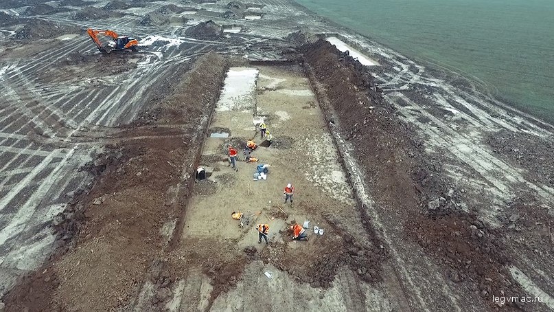 Работа археологов, маскирующихся под строителей, на поле возле деревни Беммель. Кадр из видео Rijkswaterstaat / Vimeo