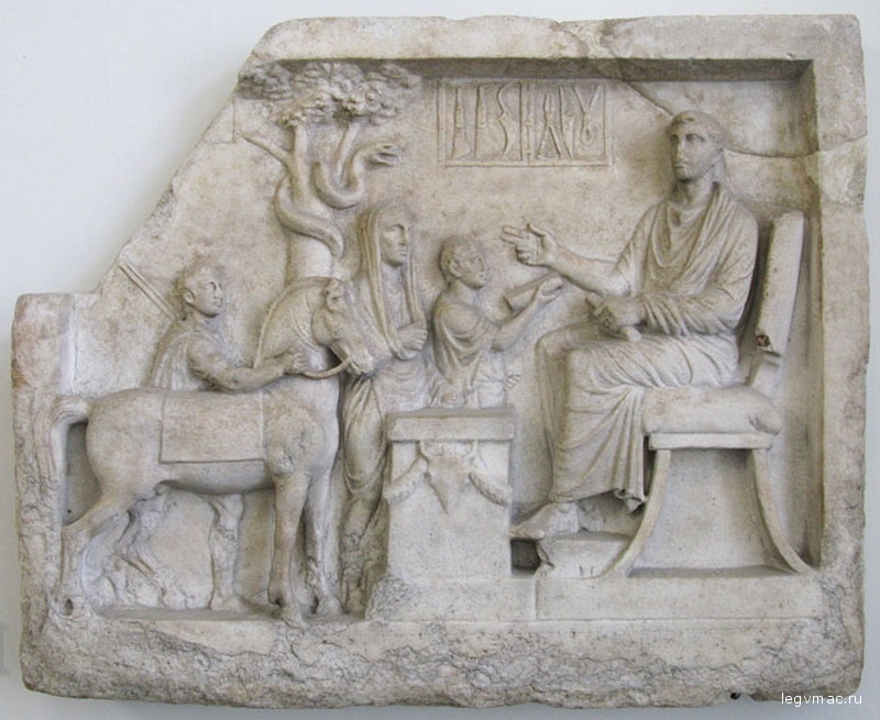 Врач и его инструменты. Греческий рельеф второй половины I века до н.э. – середины I века н.э. Пергамский музей, Берлин