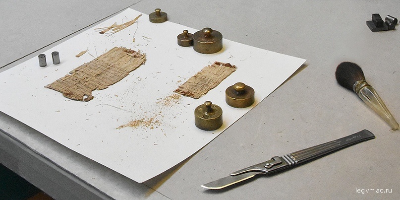 Процесс реставрации Базельского папируса