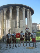 Фото на фоне Храма Геркулеса, Бычий форум, Рим. 
Поездка для участия в параде в честь Дня Города