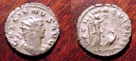 Монета с изображением Галлилена и богиней победы - Никой венчающей орла Legio V Macedonica